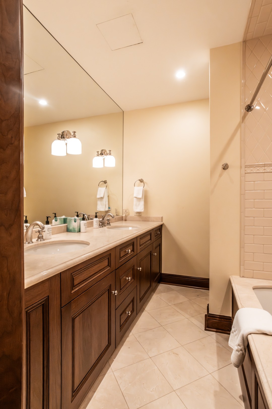 RH_Suite15-26